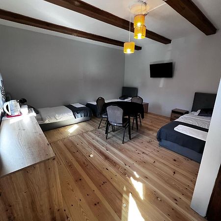 Auberge de jeunesse Gosciniec Folkier à Zgierz Extérieur photo