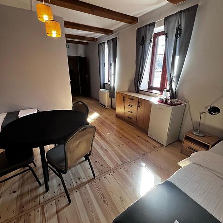 Auberge de jeunesse Gosciniec Folkier à Zgierz Extérieur photo