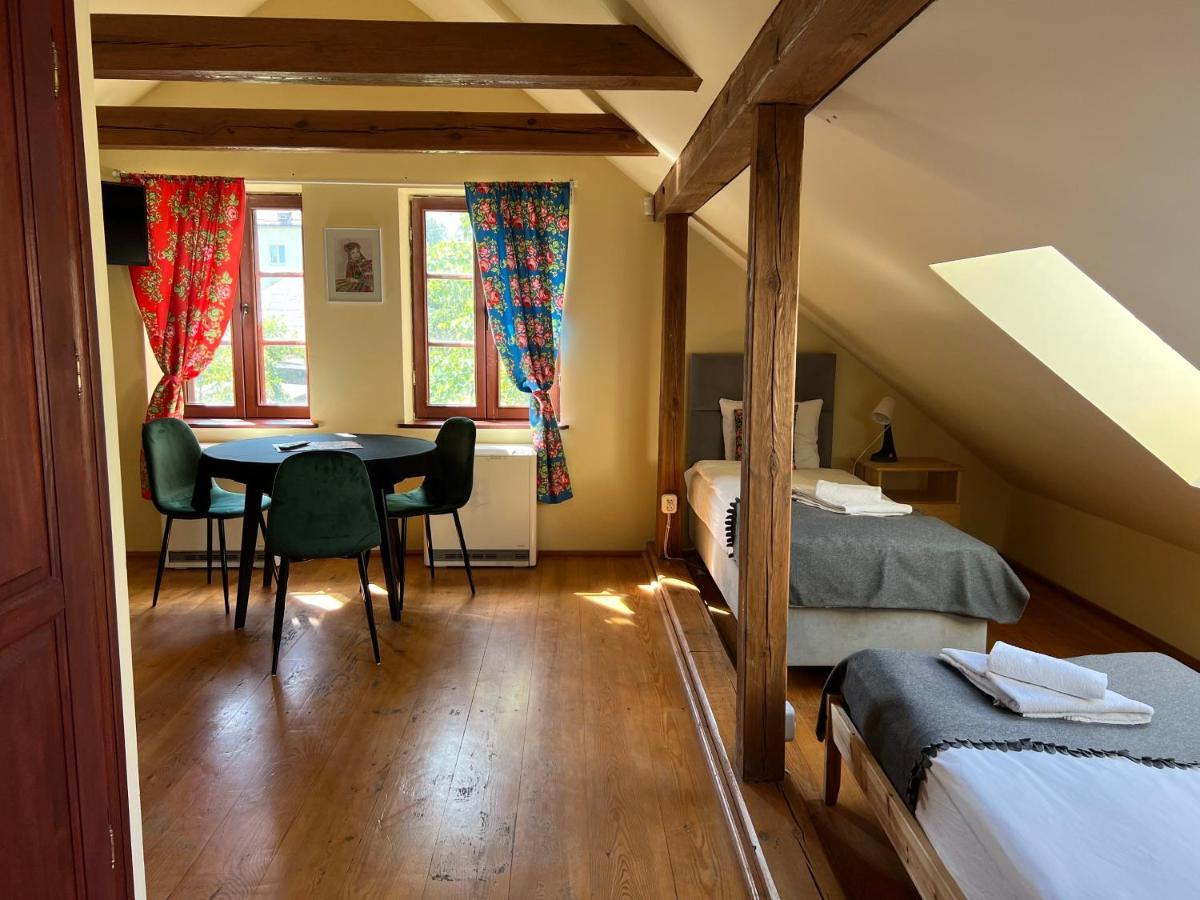 Auberge de jeunesse Gosciniec Folkier à Zgierz Extérieur photo