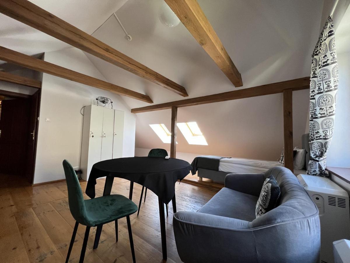 Auberge de jeunesse Gosciniec Folkier à Zgierz Extérieur photo