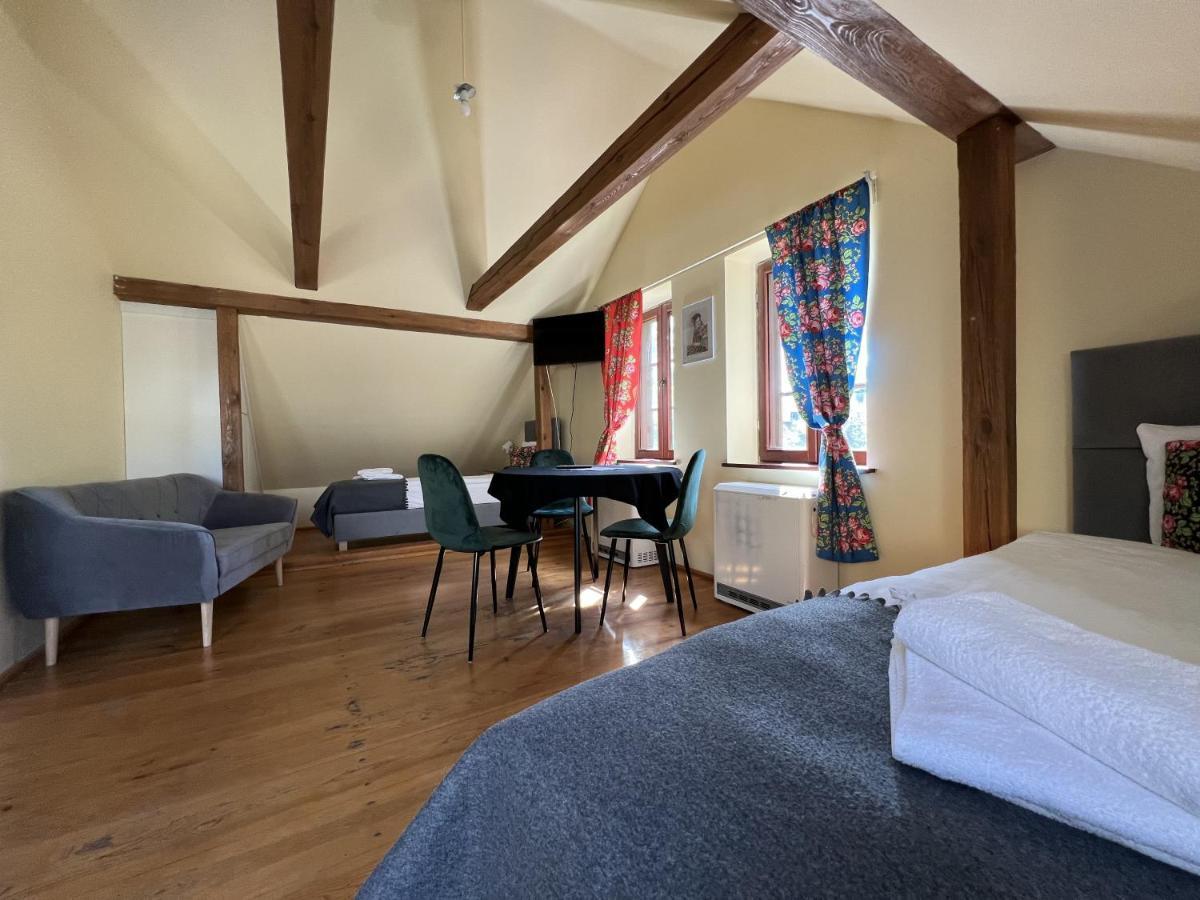 Auberge de jeunesse Gosciniec Folkier à Zgierz Extérieur photo