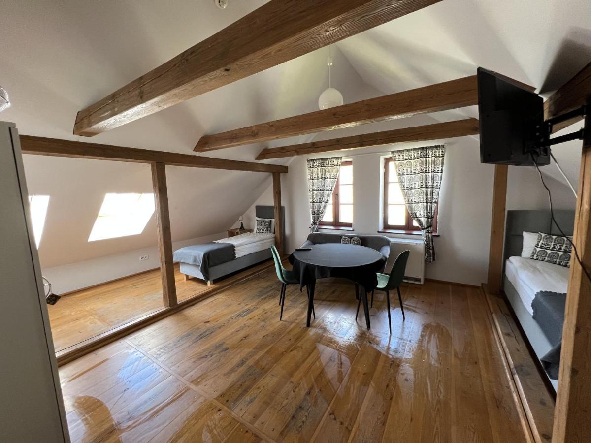Auberge de jeunesse Gosciniec Folkier à Zgierz Extérieur photo