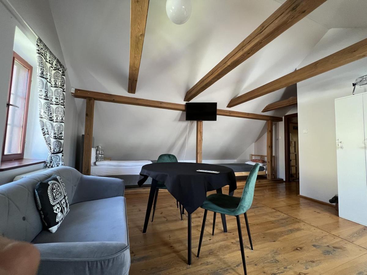 Auberge de jeunesse Gosciniec Folkier à Zgierz Extérieur photo