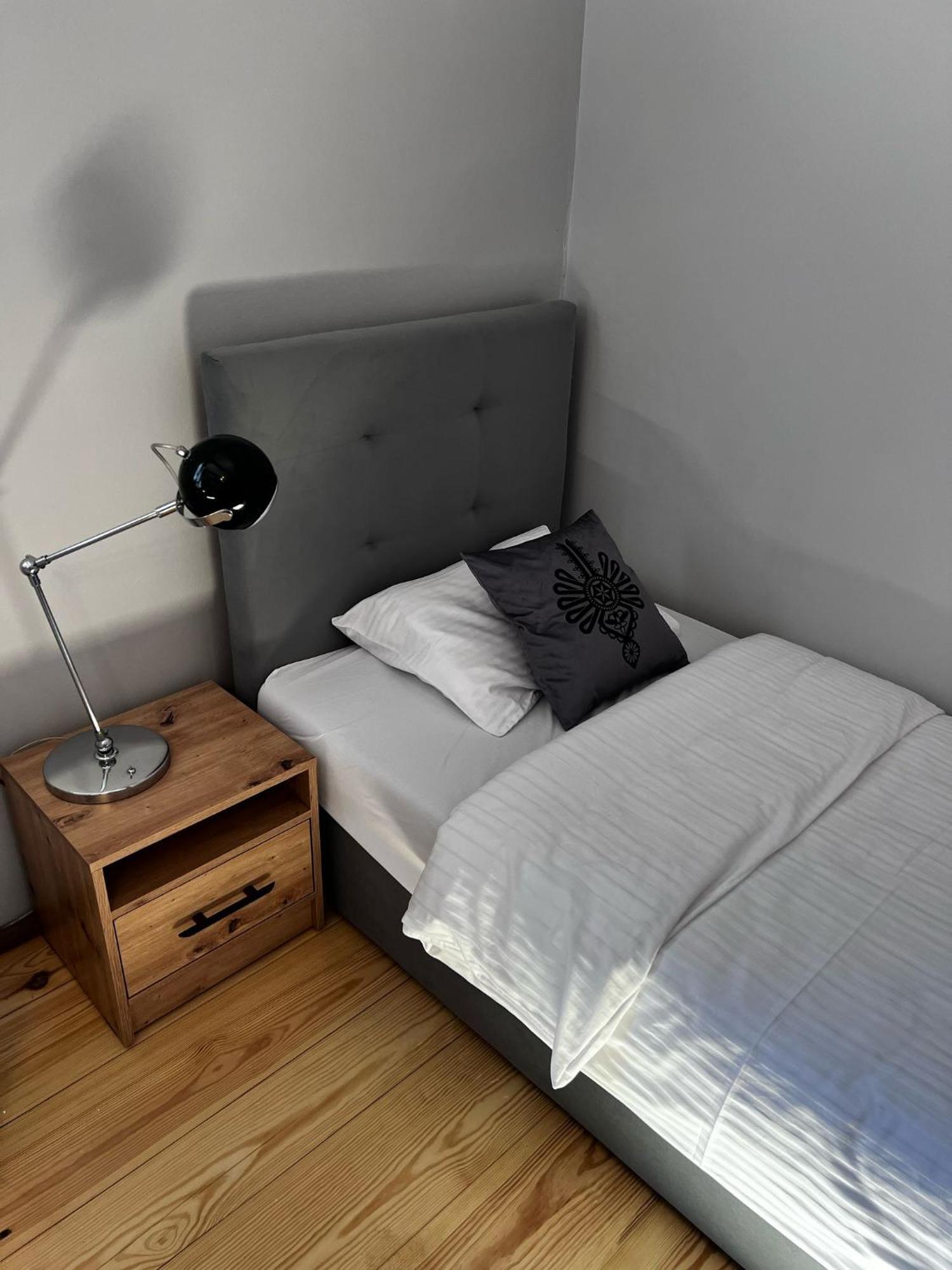 Auberge de jeunesse Gosciniec Folkier à Zgierz Extérieur photo