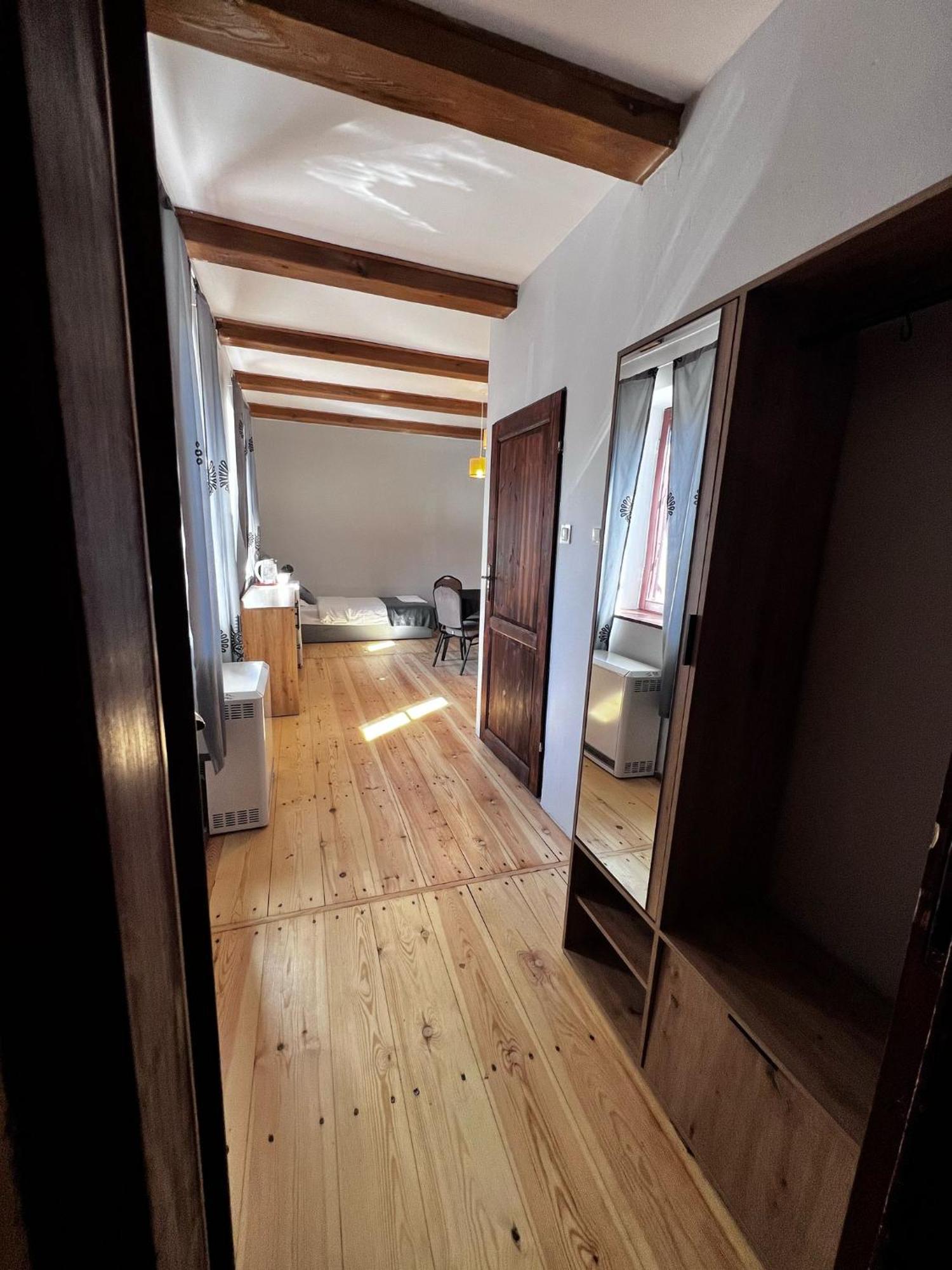Auberge de jeunesse Gosciniec Folkier à Zgierz Extérieur photo