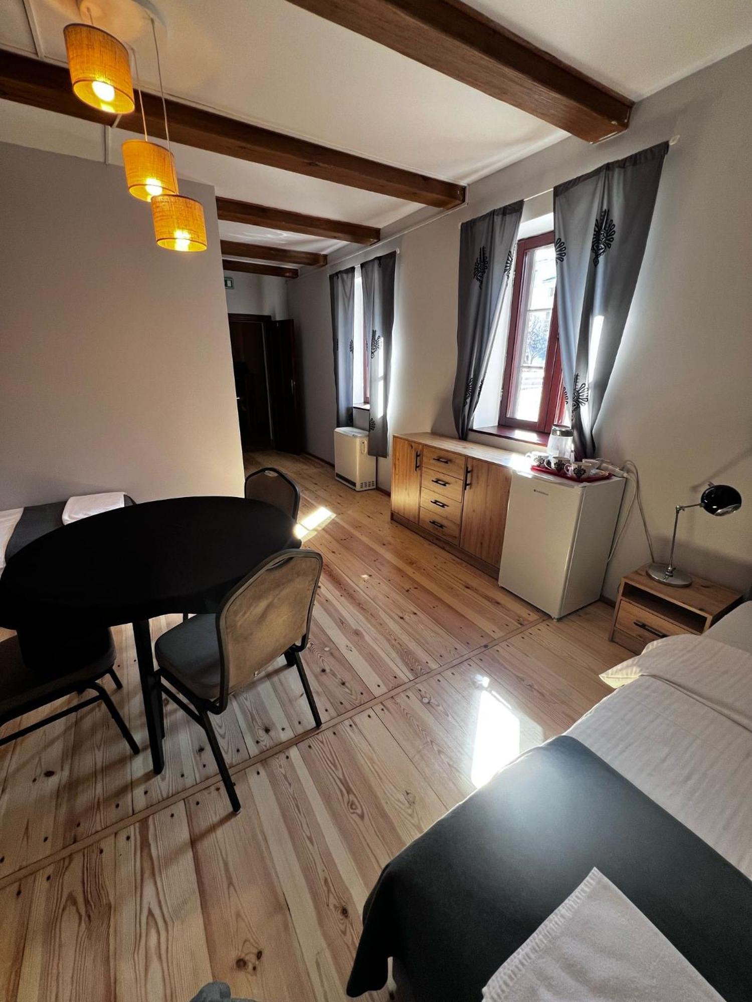 Auberge de jeunesse Gosciniec Folkier à Zgierz Extérieur photo